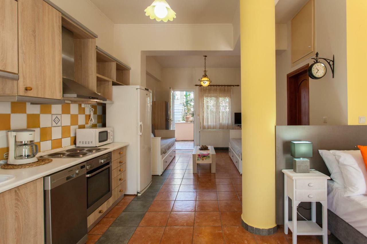 Evelia Apartment Galatás Buitenkant foto